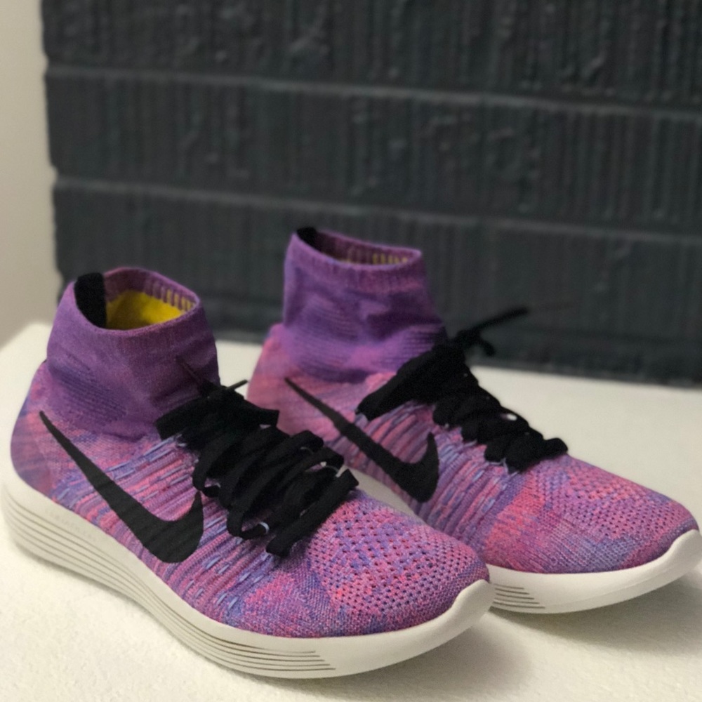Size 11 Hotpunch/Blk Nike Womens Lunarepic Flyknit